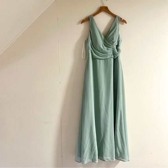 Azazie Nala A-Line Pleated Chiffon Dress in Agave sz 8 - Picture 3 of 6